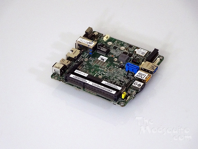 Mosquito_Hanging_in_the_balance_Intel_NUC_bit-tech_modzoo_DSC03471.JPG