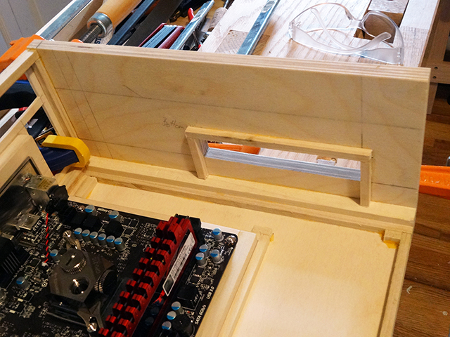 Mini_Watercooled_HTPC_modsquito_wood_scratch_build_DSC02303-W640.JPG