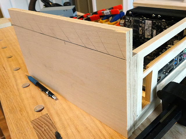 Mini_Watercooled_HTPC_modsquito_wood_scratch_build_DSC02371-W640.JPG