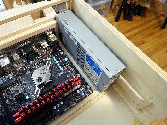 Mini_Watercooled_HTPC_modsquito_wood_scratch_build_DSC02375-W640.JPG