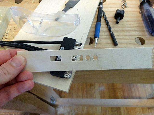 Mini_Watercooled_HTPC_modsquito_wood_scratch_build_DSC02392-W640.JPG