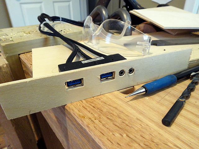 Mini_Watercooled_HTPC_modsquito_wood_scratch_build_DSC02393-W640.JPG