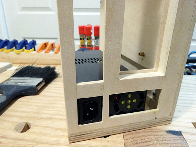 Mini_Watercooled_HTPC_modsquito_wood_scratch_build_DSC02395-W640.JPG