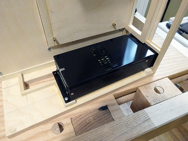 Mini_Watercooled_HTPC_modsquito_wood_scratch_build_DSC02396-W640.JPG