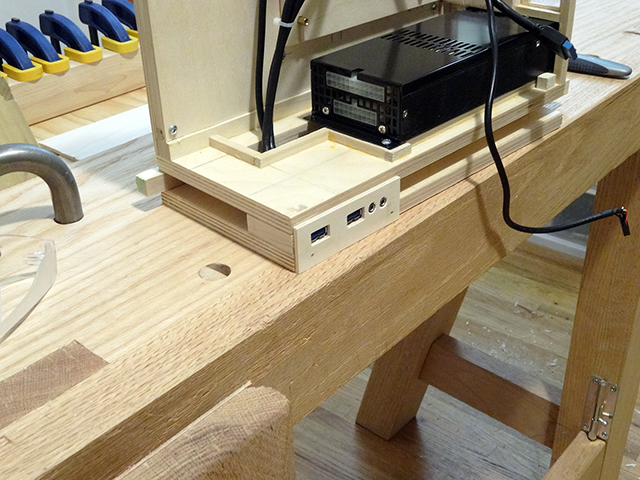 Mini_Watercooled_HTPC_modsquito_wood_scratch_build_DSC02401-W640.JPG