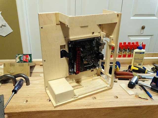 Mini_Watercooled_HTPC_modsquito_wood_scratch_build_DSC02446-W640.JPG