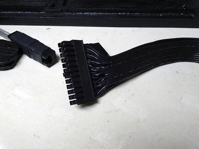 Mini_Watercooled_HTPC_modsquito_wood_scratch_build_DSC02566-W640.JPG