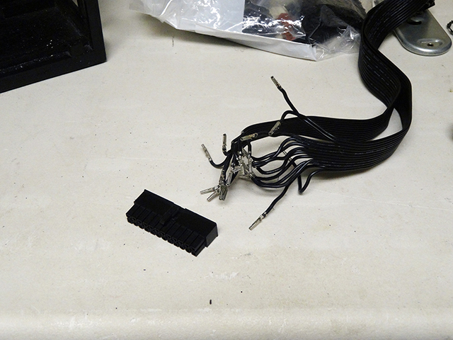 Mini_Watercooled_HTPC_modsquito_wood_scratch_build_DSC02567-W640.JPG