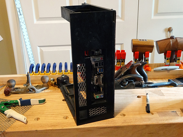 Mini_Watercooled_HTPC_modsquito_wood_scratch_build_DSC02585-W640.JPG