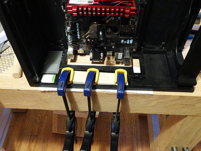 Mini_Watercooled_HTPC_modsquito_wood_scratch_build_DSC02587-W640.JPG