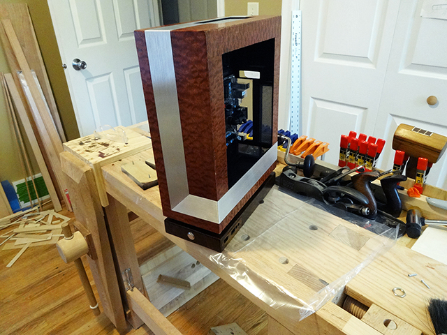 Mini_Watercooled_HTPC_modsquito_wood_scratch_build_DSC02663-W640.JPG