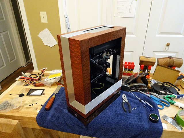 Mini_Watercooled_HTPC_modsquito_wood_scratch_build_DSC02672-W640.JPG
