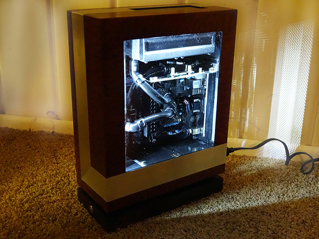 Mini_Watercooled_HTPC_modsquito_wood_scratch_build_DSC02824-W640.JPG