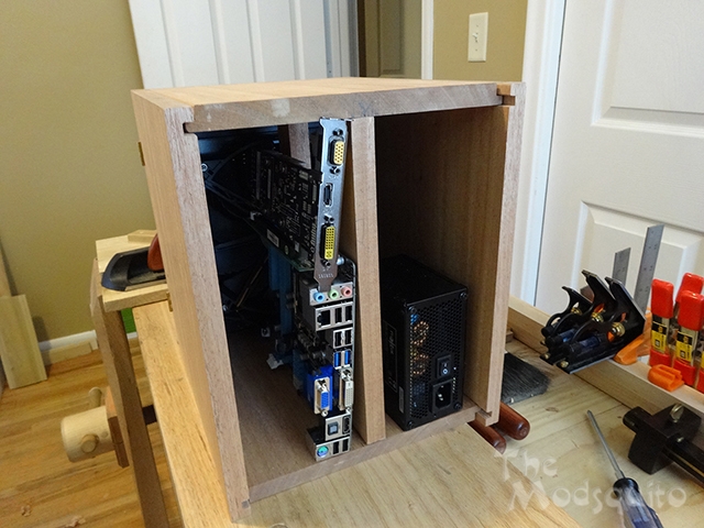 Mosquito_Victorian_Wooden_Desktop_G.Skill_DSC03460.JPG