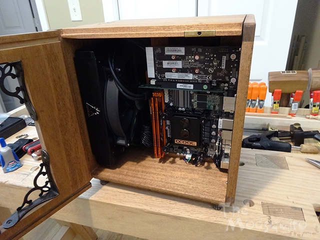 Mosquito_Victorian_Wooden_Desktop_G.Skill_DSC03897.jpg