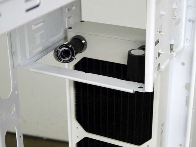 Mosquito_NZXT_H230_PrimoChill_LRT_Liquid_DSC00259-W640.jpg