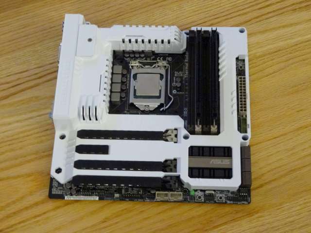 Mosquito_NZXT_H230_PrimoChill_LRT_Liquid_DSC00303-W640.jpg