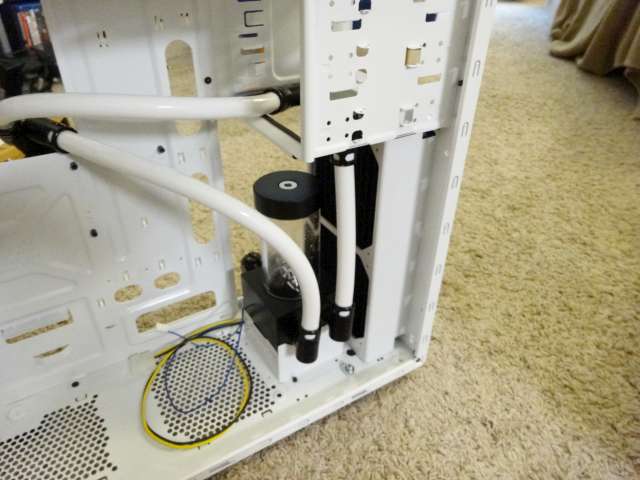 Mosquito_NZXT_H230_PrimoChill_LRT_Liquid_DSC00340-W640.jpg