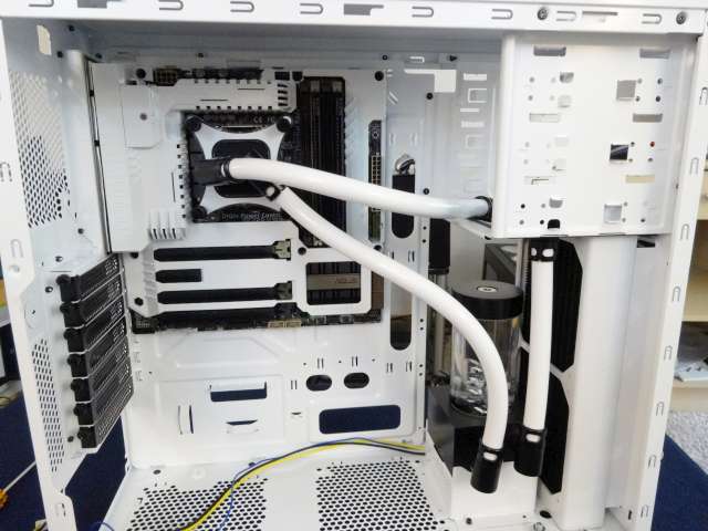 Mosquito_NZXT_H230_PrimoChill_LRT_Liquid_DSC00353-W640.jpg