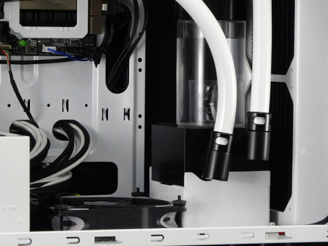 Mosquito_NZXT_H230_PrimoChill_LRT_Liquid_DSC00491-W640.JPG