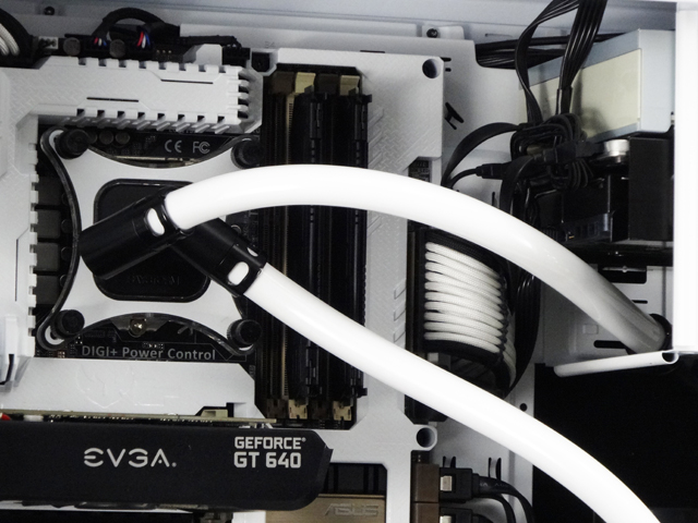 Mosquito_NZXT_H230_PrimoChill_LRT_Liquid_DSC00492-W640.JPG